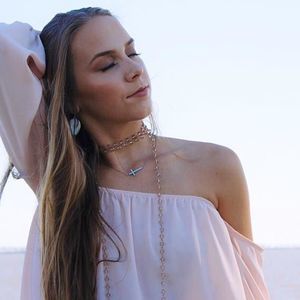 Meet your Posher, Terra ann